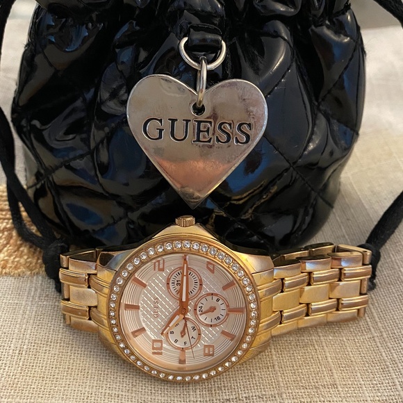 Guess Women Watch Rose Gold - Picture 2 of 3